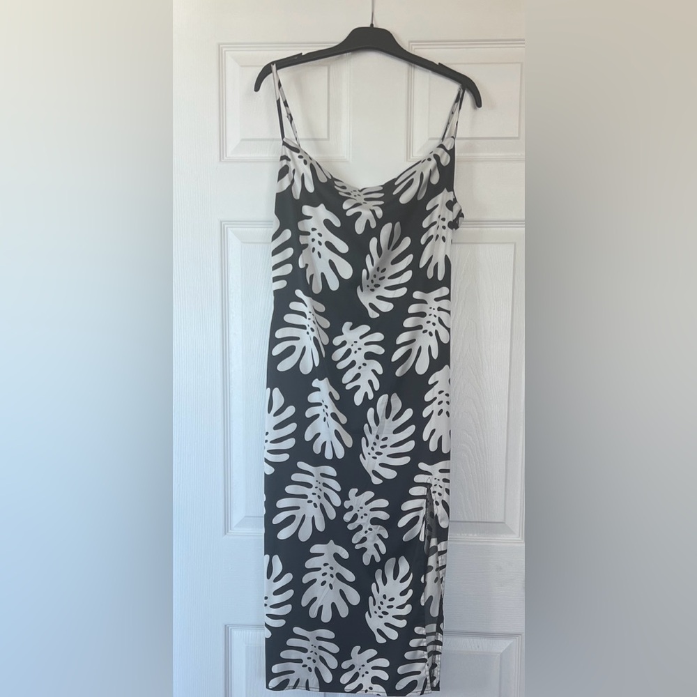 Forever 21 Black and White Leaf Print Dress